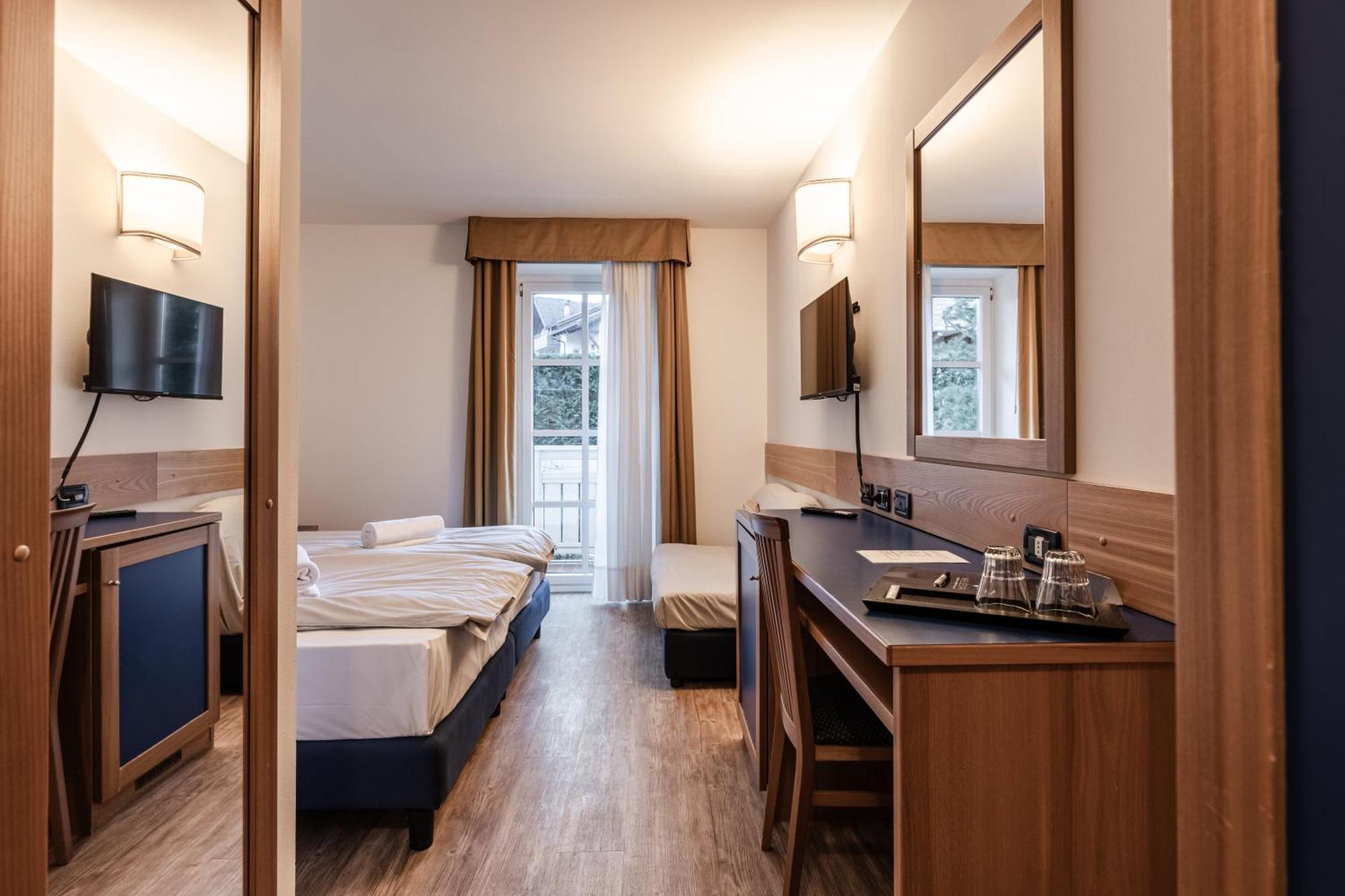 Hotel Garni Meledrio Dimaro Kültér fotó